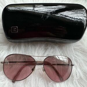 Chanel PILOT SUNGLASSES
Ref.4189TQ. Perfect condition!